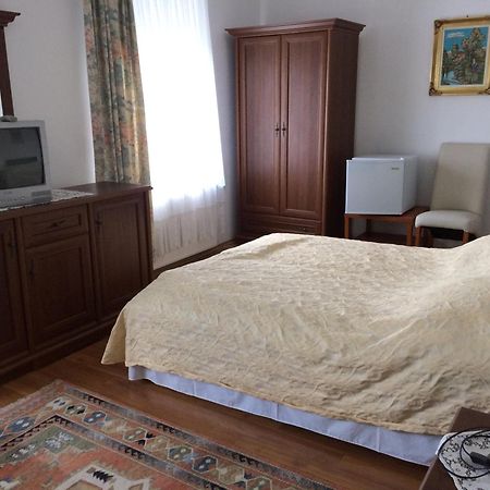 Villa Rubin Panzio ไฮจ์ดุสโซบอสโล ภายนอก รูปภาพ