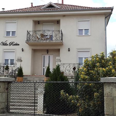Villa Rubin Panzio ไฮจ์ดุสโซบอสโล ภายนอก รูปภาพ