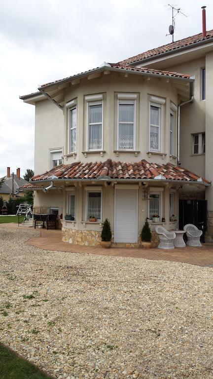 Villa Rubin Panzio ไฮจ์ดุสโซบอสโล ภายนอก รูปภาพ